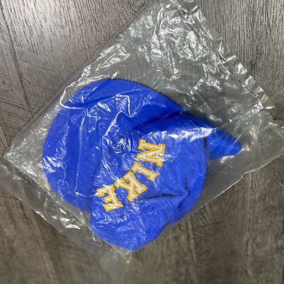 NEW | NIKE Vintage Hat - Picture 6 of 6